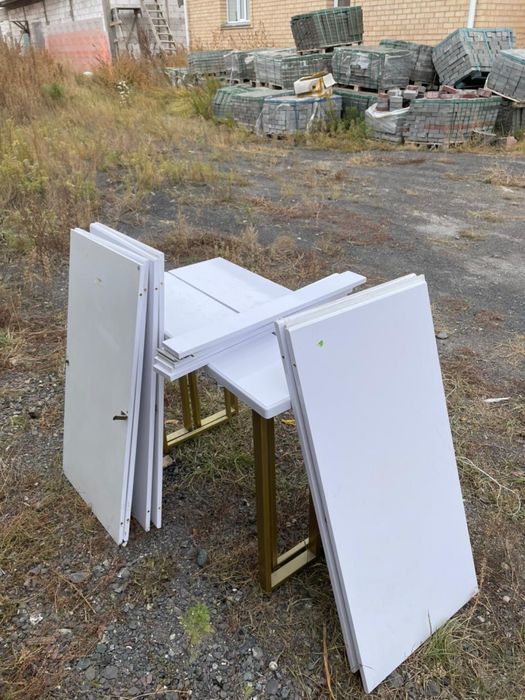Срочно продам настольный стол