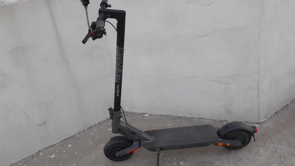 Schimb cu IPhone trotineta electrica Xiaomi 4 ULTRA noua