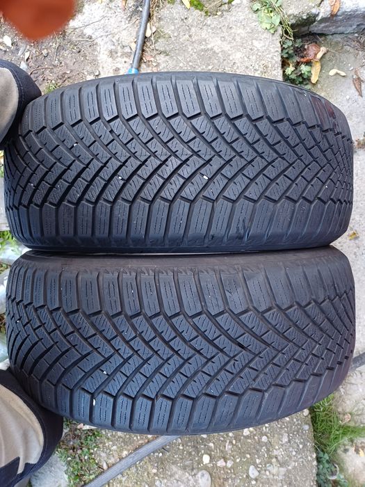 Vând 2 anvelope de iarna 215 50 r17 YOKOHAMA aproape noi din 2024