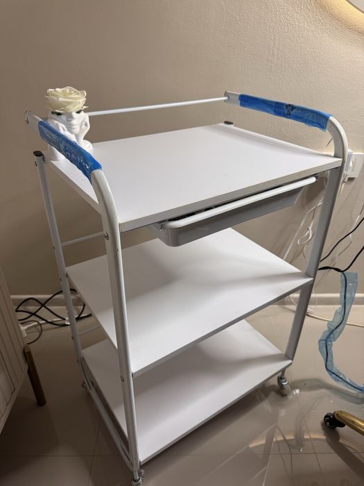 Ucenic cosmetic -salon cu 3 etajere