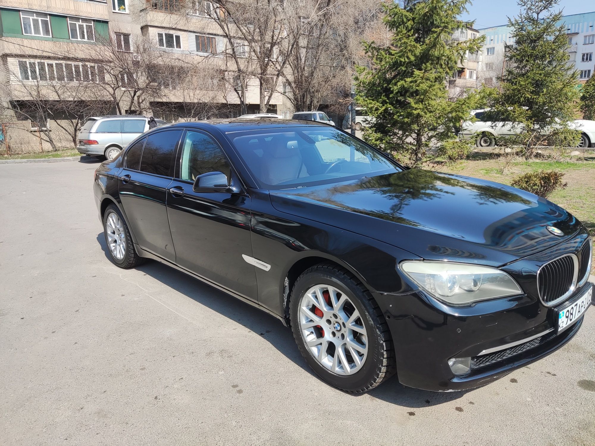 BMW 750 машина для комфортной езды