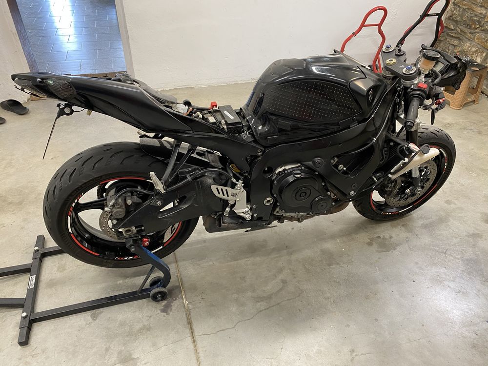 Suzuki GSXR-750 на части