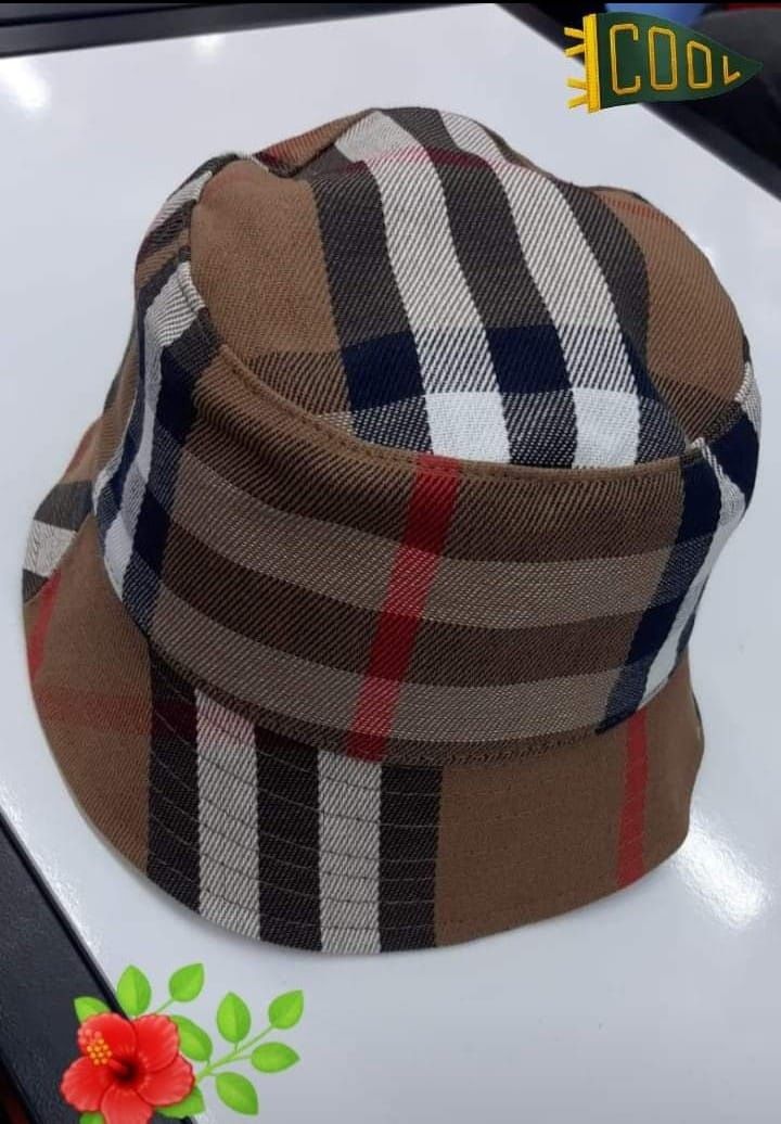 Pălărie Burberry new model unisex import Italia
