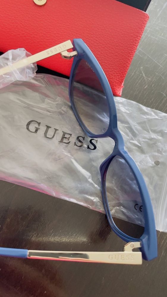 Очила Guess
