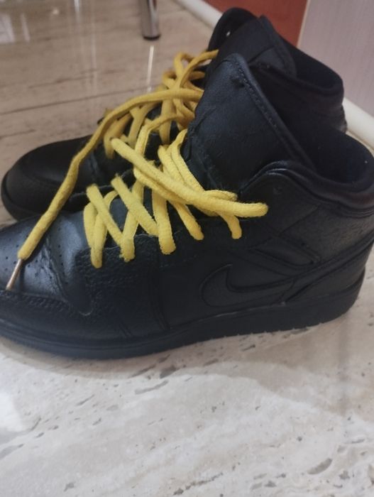 Gheata tip adidas (Nike)