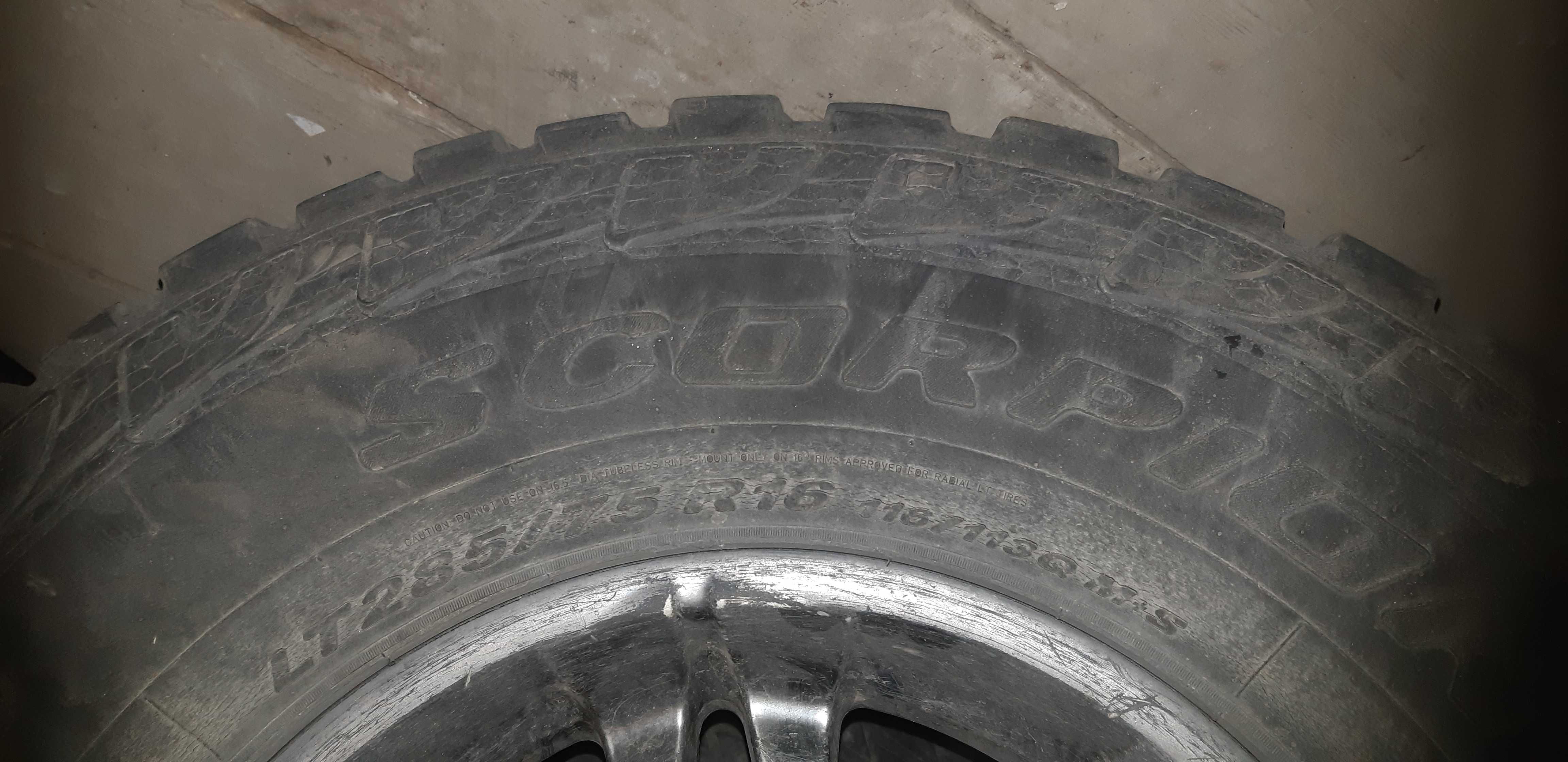 Pirelli scorpion MTR. 285/75/R16.