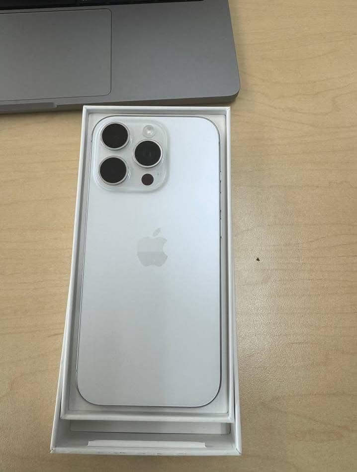 iPhone 16 Pro cu 100% Viata Bateriei , Accept Schimburi