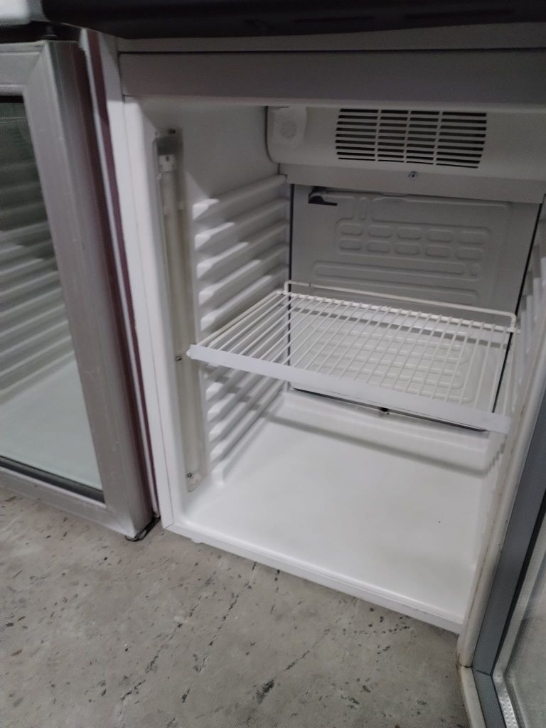 Vitrina pentru prăjituri/ sandwich frigider