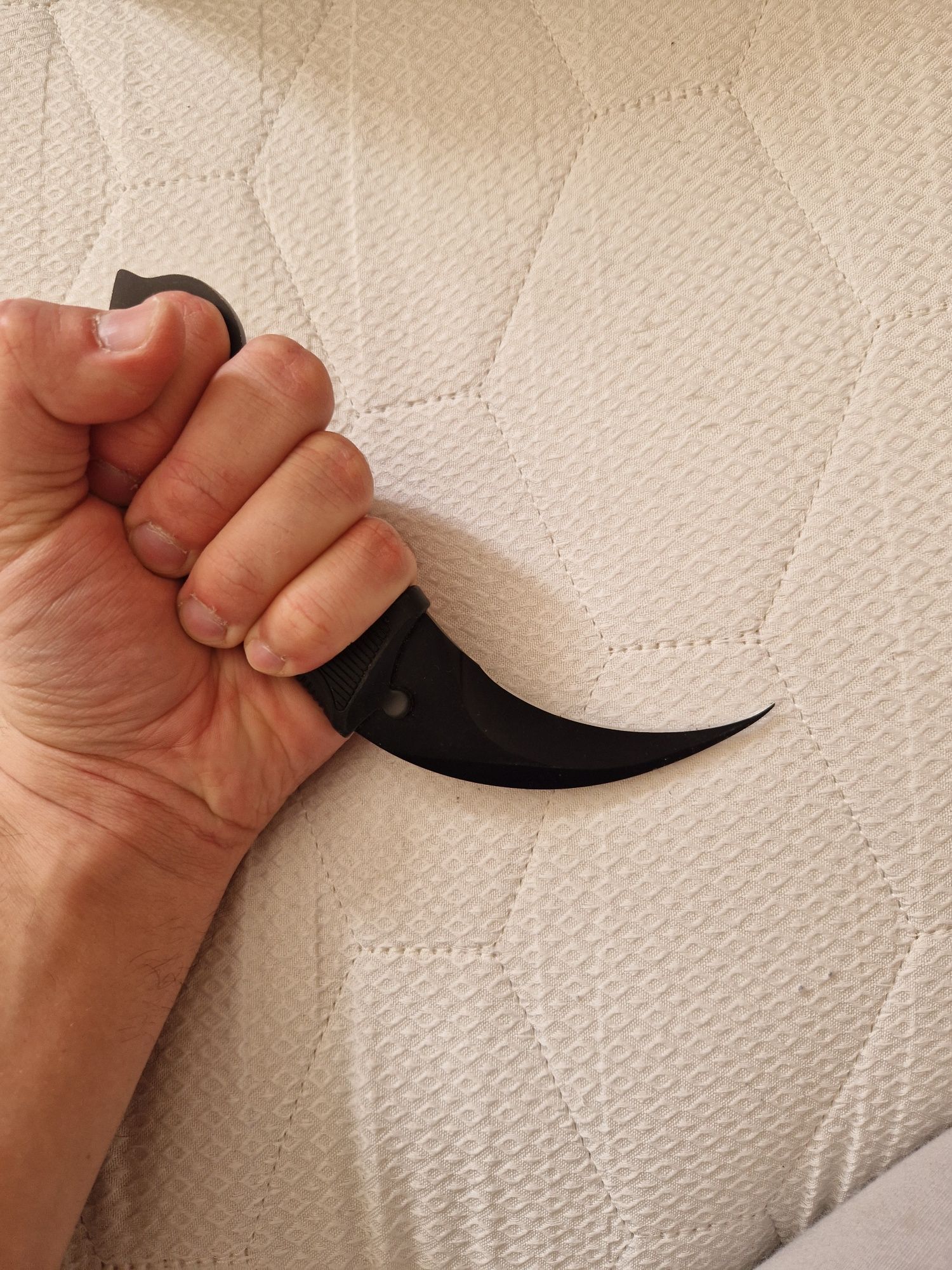 Cutit Karambit negru