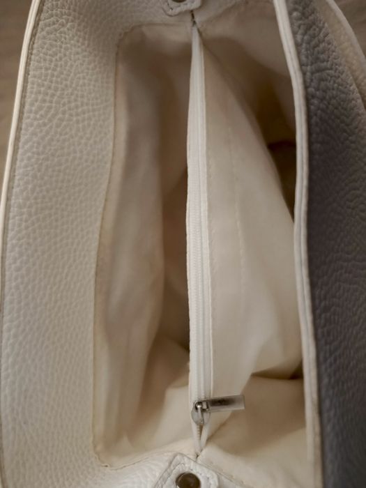 Дамска чанта цвят бял