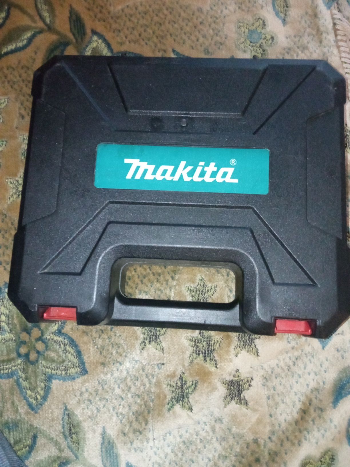 Продам шуруповёрт Makita