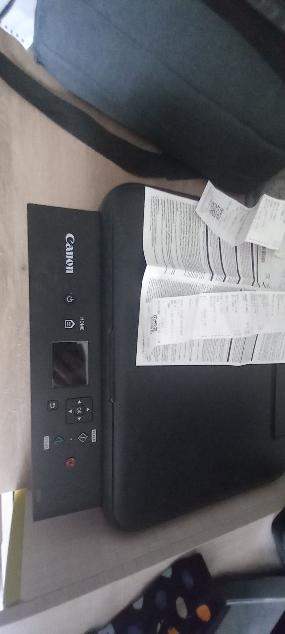 Продавам цветен принтер Canon ползван два пъти до две години.
