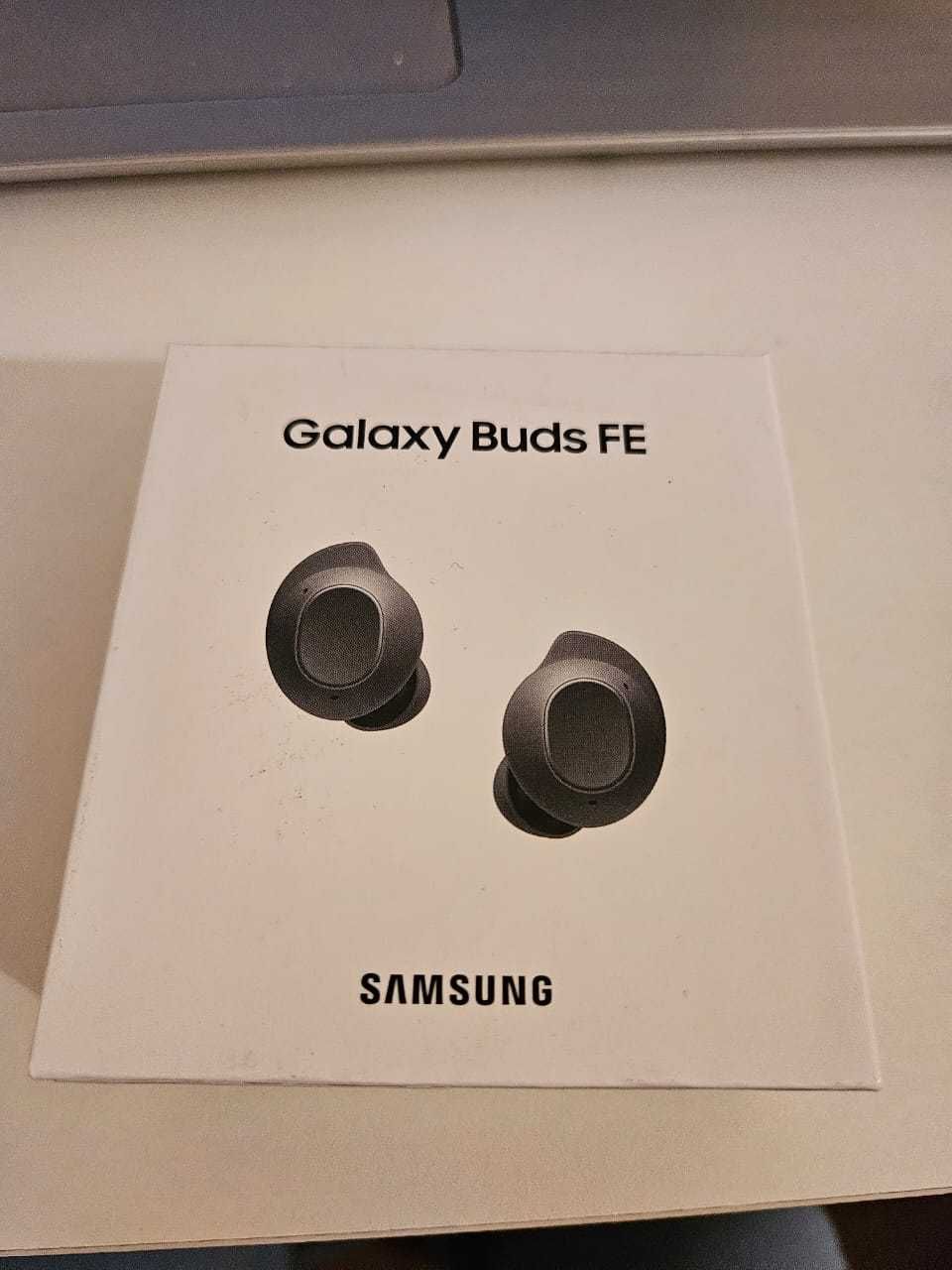 Наушники новые в коробке Samsung Galaxy Buds