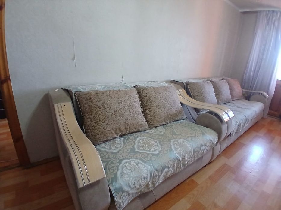 Продаю два дивана очень хорошем состояний, срочно срочно