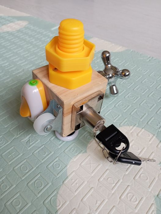 Бизи куб със 7 активности