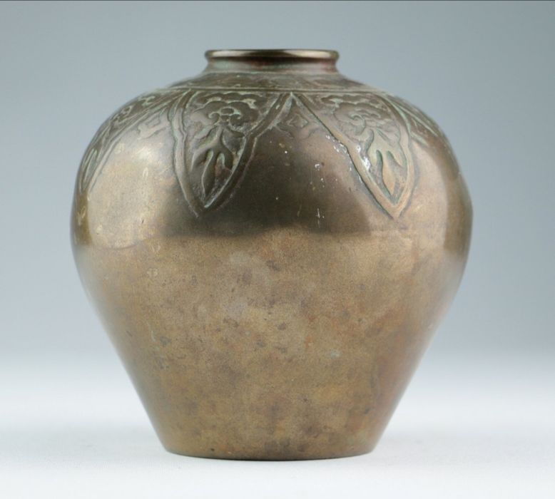 Кълбовидна ваза бронз