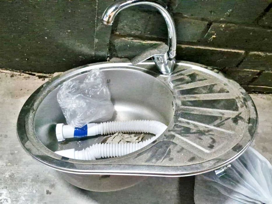 Мойка на кухню с смесителем