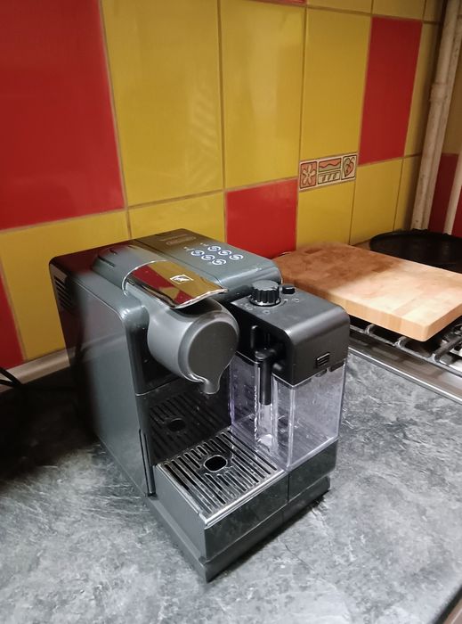 Espressor Delonghi Lattissima touch capsule Nespresso