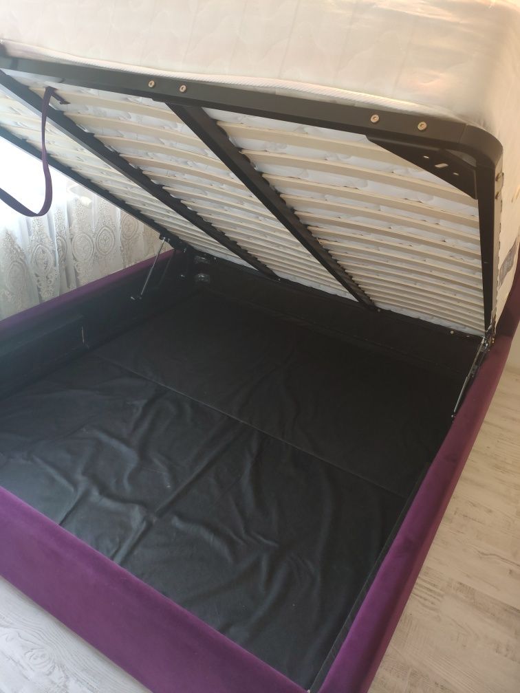 Vând pat tapițat matrimonial+ saltea ortopedică