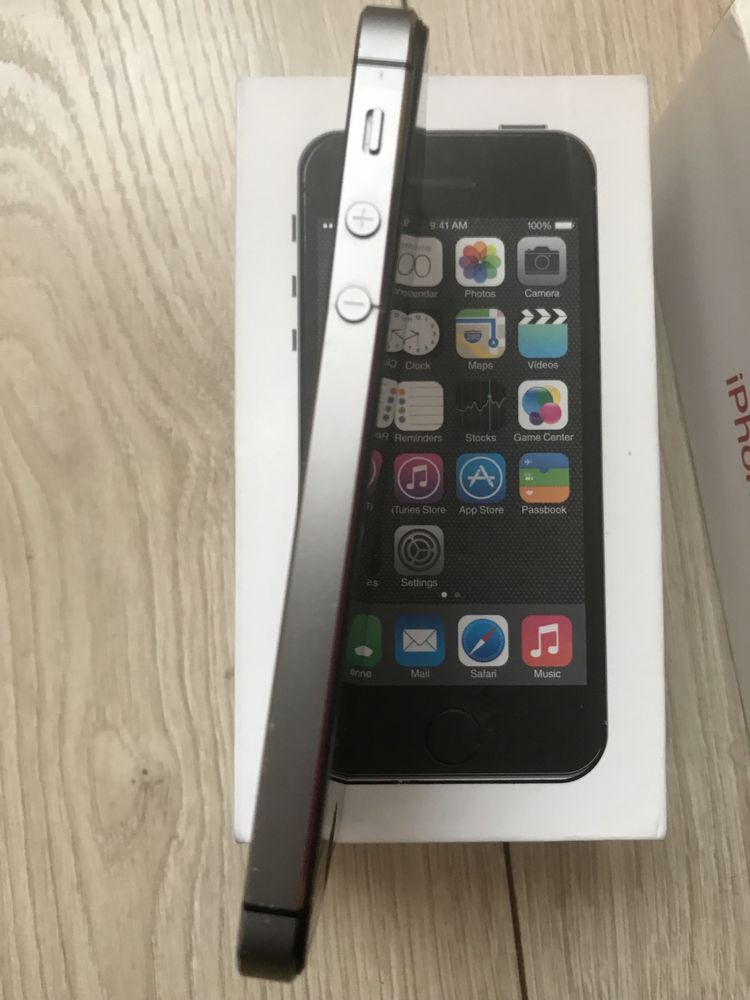 iPhone 5s -(ЗА ЧАСТИ)