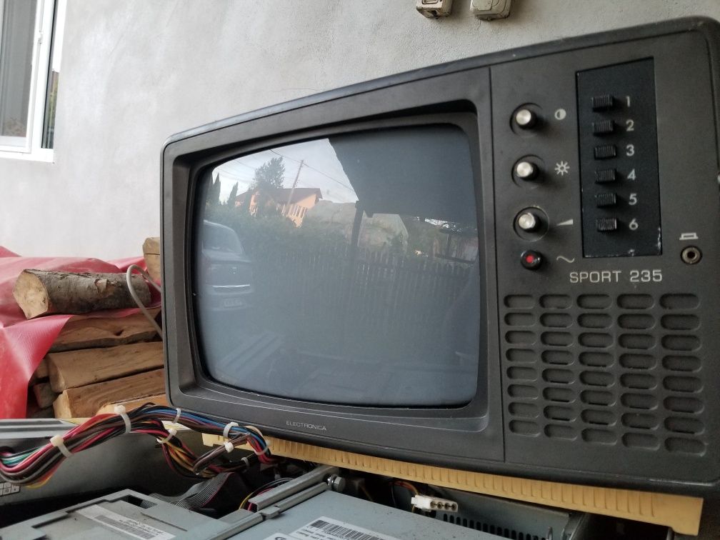 Televizor Sport Electronica functional vechi vintage de colectie