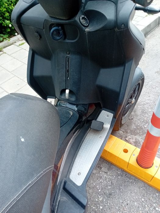 Vând Piaggio mp3 500  se conduce cu categoria b