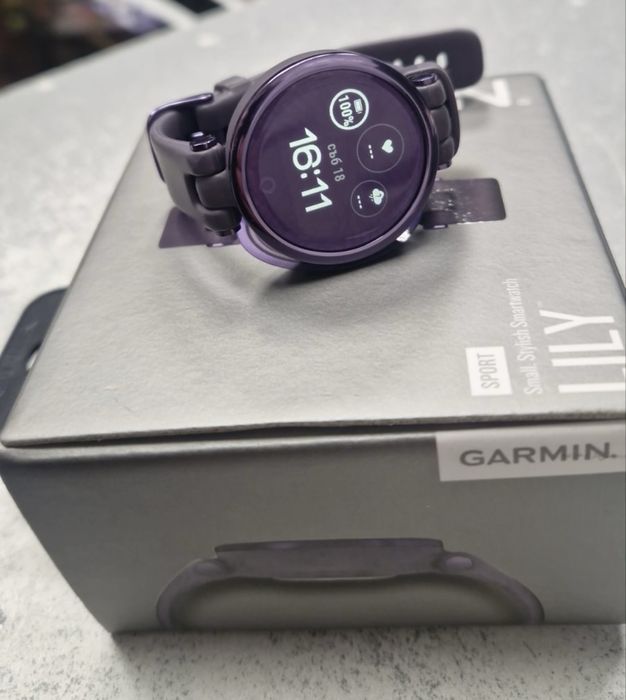 Нов смарт часовник Garmin Lily