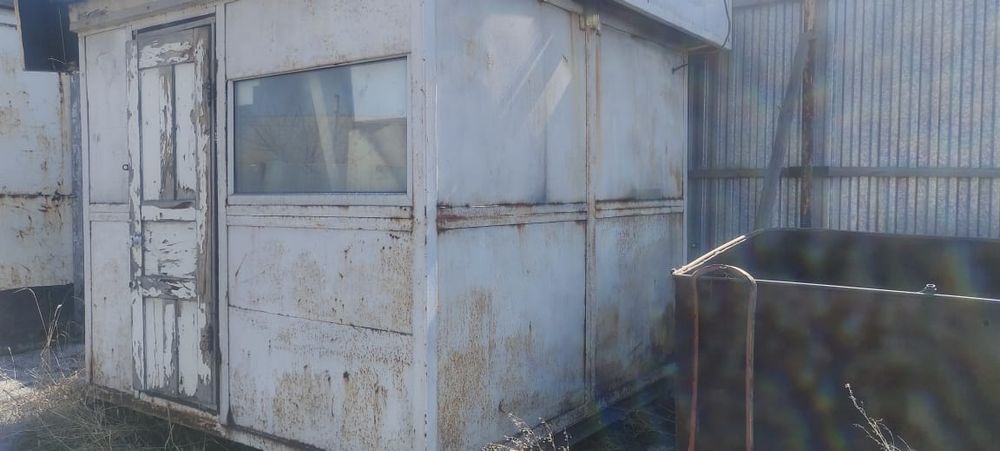 Продам малинки киос утипленый  ,ширина 250 длина 250 высата 2метра