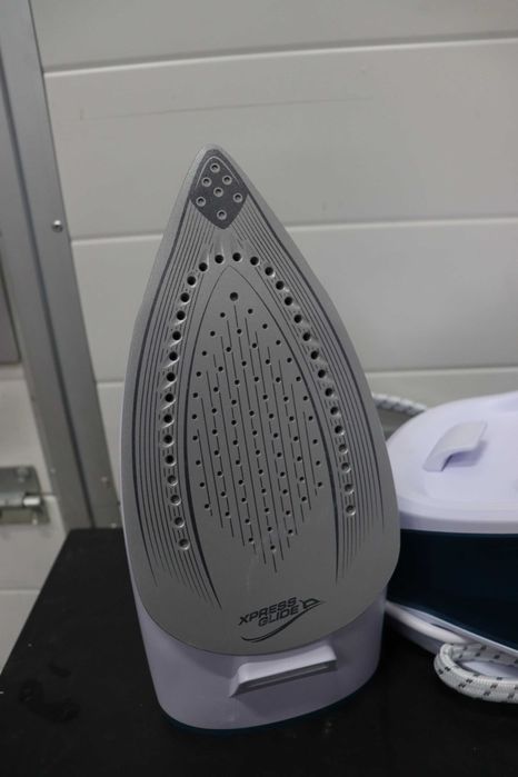 Парна станция за гладене Calor Express Essential, 2200W, парогенератор