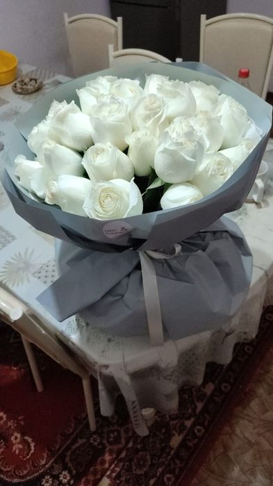 Белая свежая букет роза сатылады