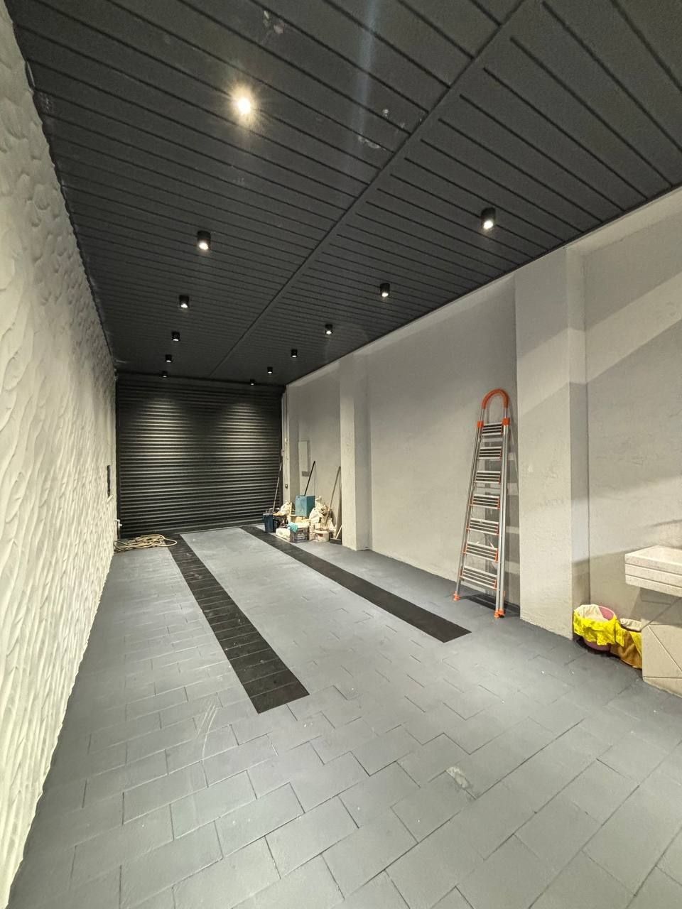 Центр Луначарского ХайТэк 
Участок: 2 сотки
Площадь: 350 м²
Комнаты: 5