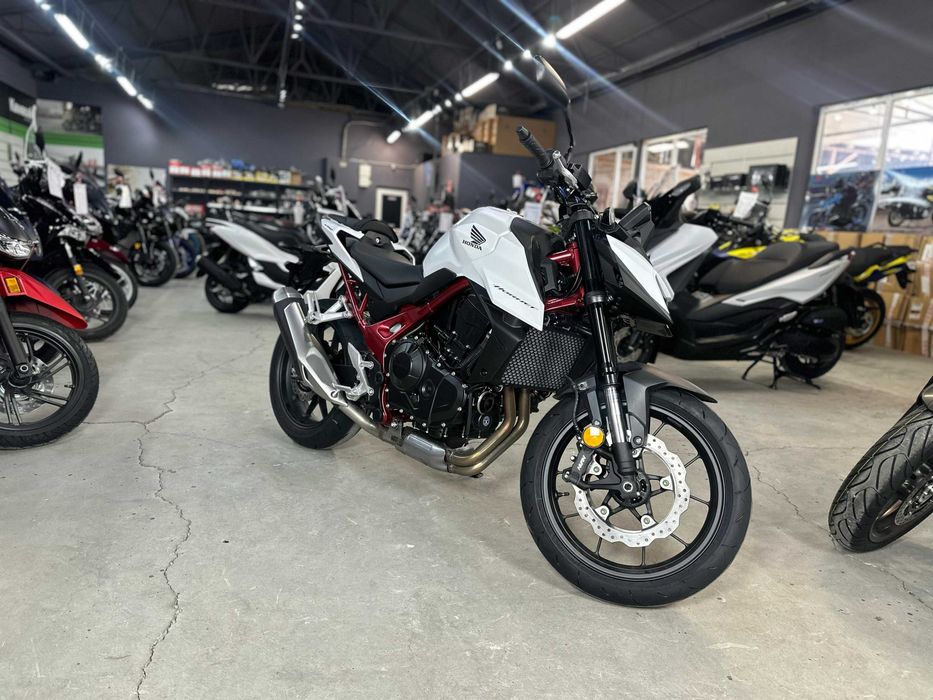 Honda CB 750 Hornet an 2025 nou 0 km - Honda Constanta by EST BIKE