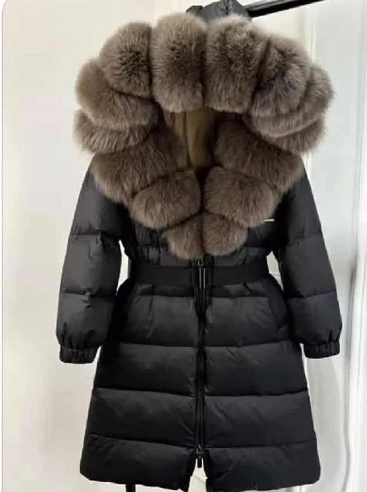 Geaca cu blană naturală l‐a glugă