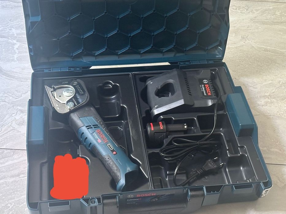 Vând foarfecă universală Bosch GUS 12v-300