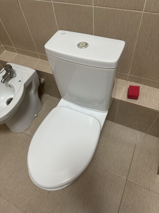 Продам унитаз с бачком