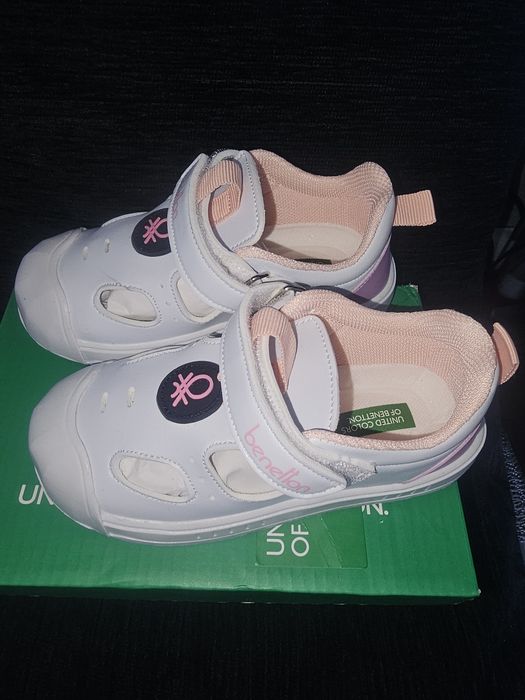 Сандали за момиче BENETTON