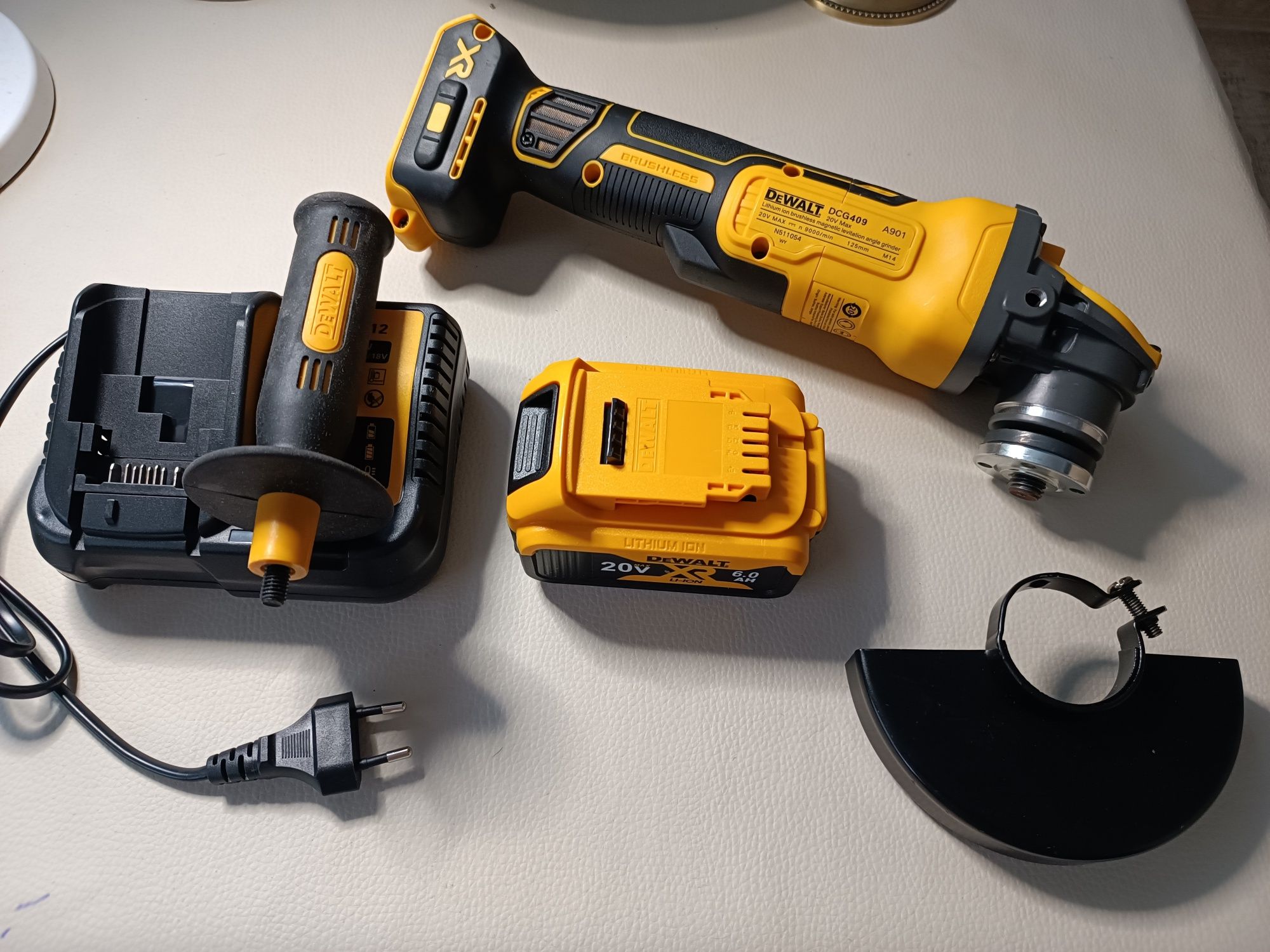 Flex DeWalt DCG409 NOU FLEX DEWALT polizor CU ACUMULATOR SI încărcător