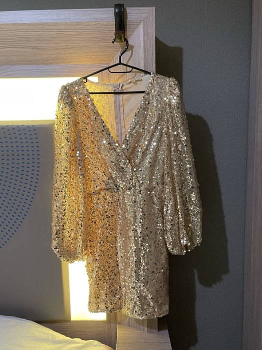 Комплект златиста рокля р-р S и златисти боти р-р 38