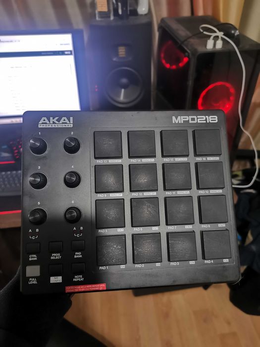 AKAI MPD218 MIDI Pad controller