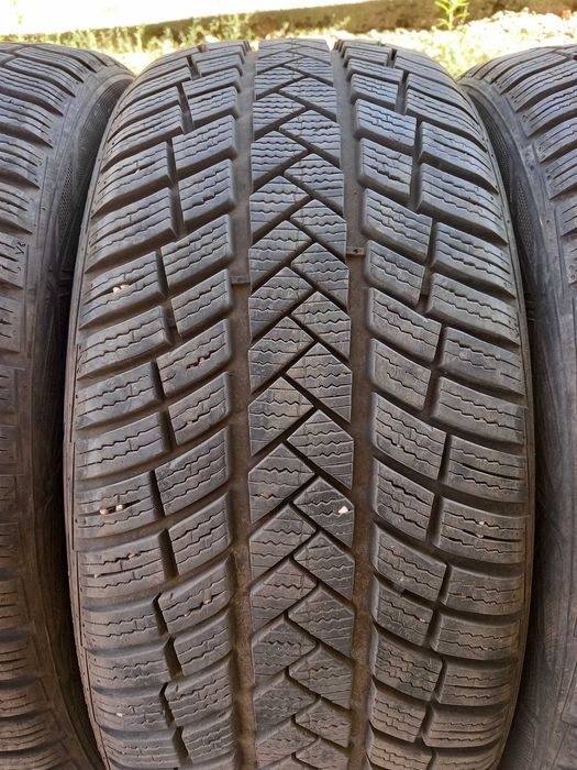 Зимни 215/45 R18 VREDESTEIN