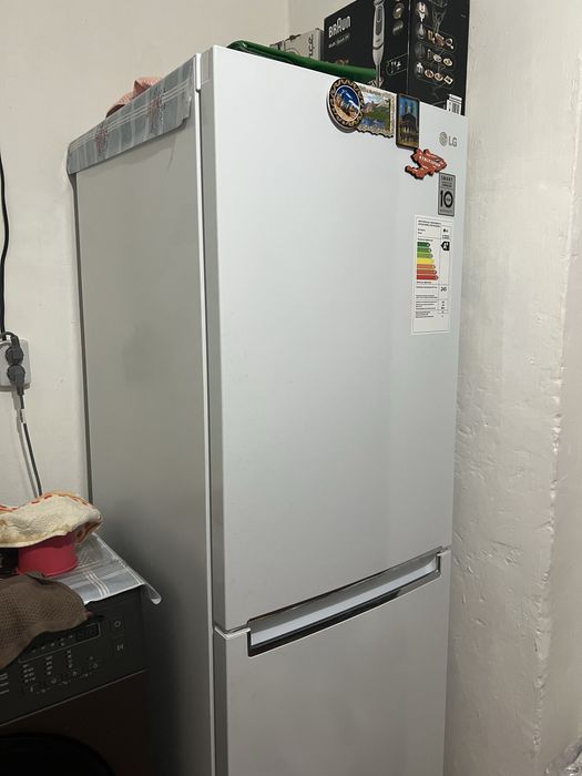 Холодильник LG почти новый