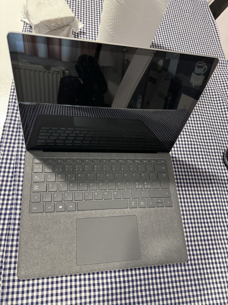 Microsoft suface laptop 4