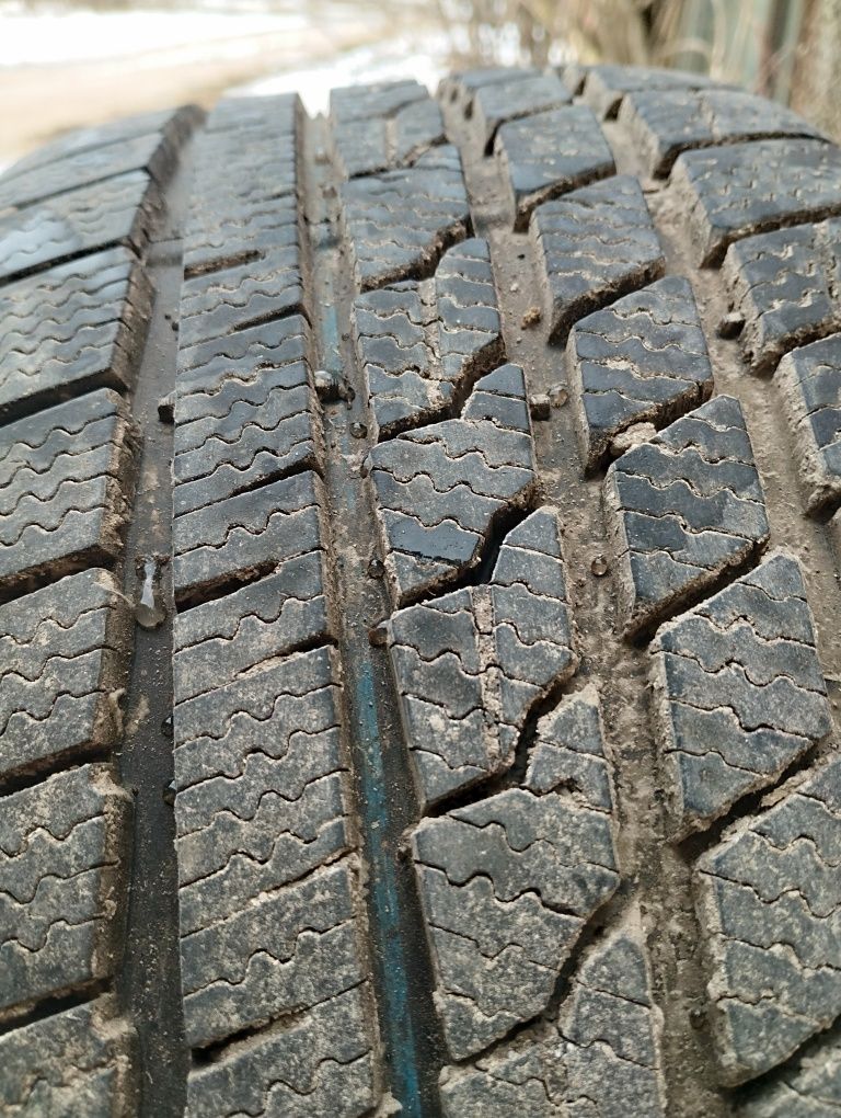 Нови зимни гуми 225/45 R17 с джанти