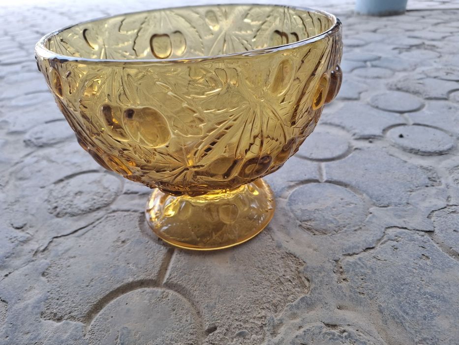 Xrustal va shisha mevadon sotiladi