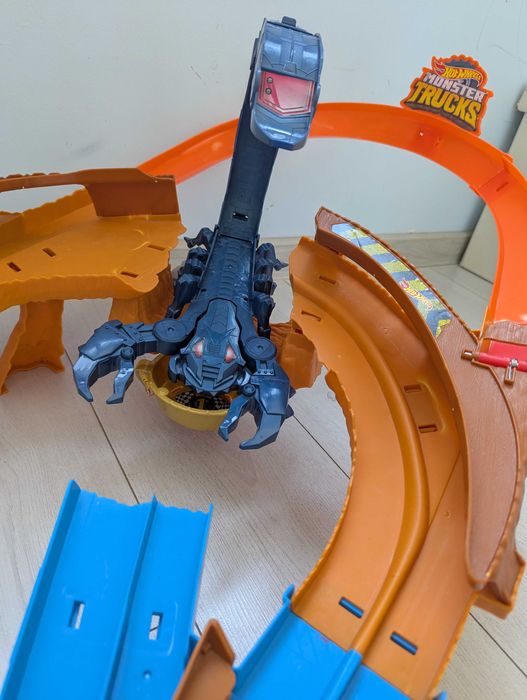 Писта hot wheels monster truck scorpion