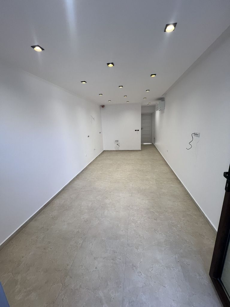 Продава се Двустаен апартамент в Казанлък - 50 кв.м за 1785 €/кв.м - Снимка #1