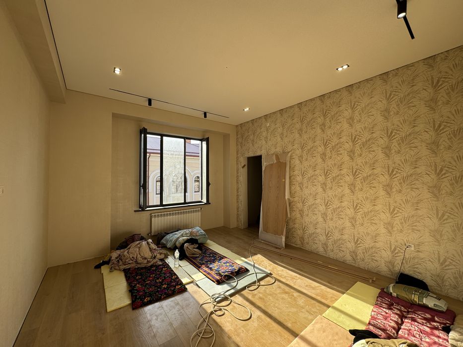 Ор-р: Hi-Town Moll, Чинобод Продается Новый Евро Hi-Thech. 5,5 соток