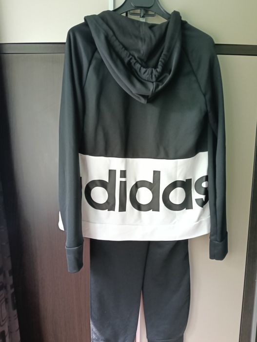 Vând trening adidas