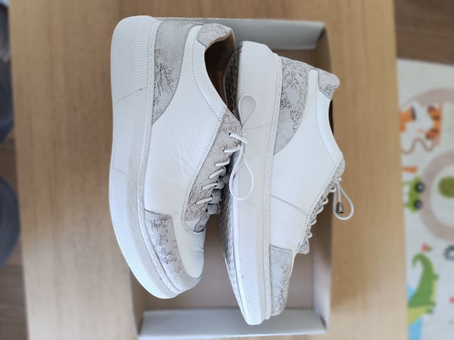 Спортни обувки от естествена кожа