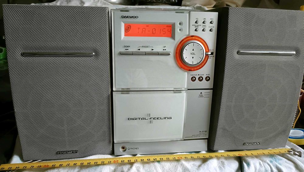 SISTEM Audio combina,CD Cass radio si AUXILIAR